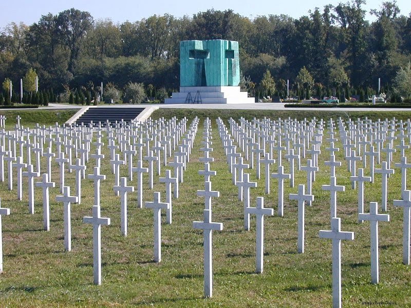 Memorijalno groblje Vukovar 02